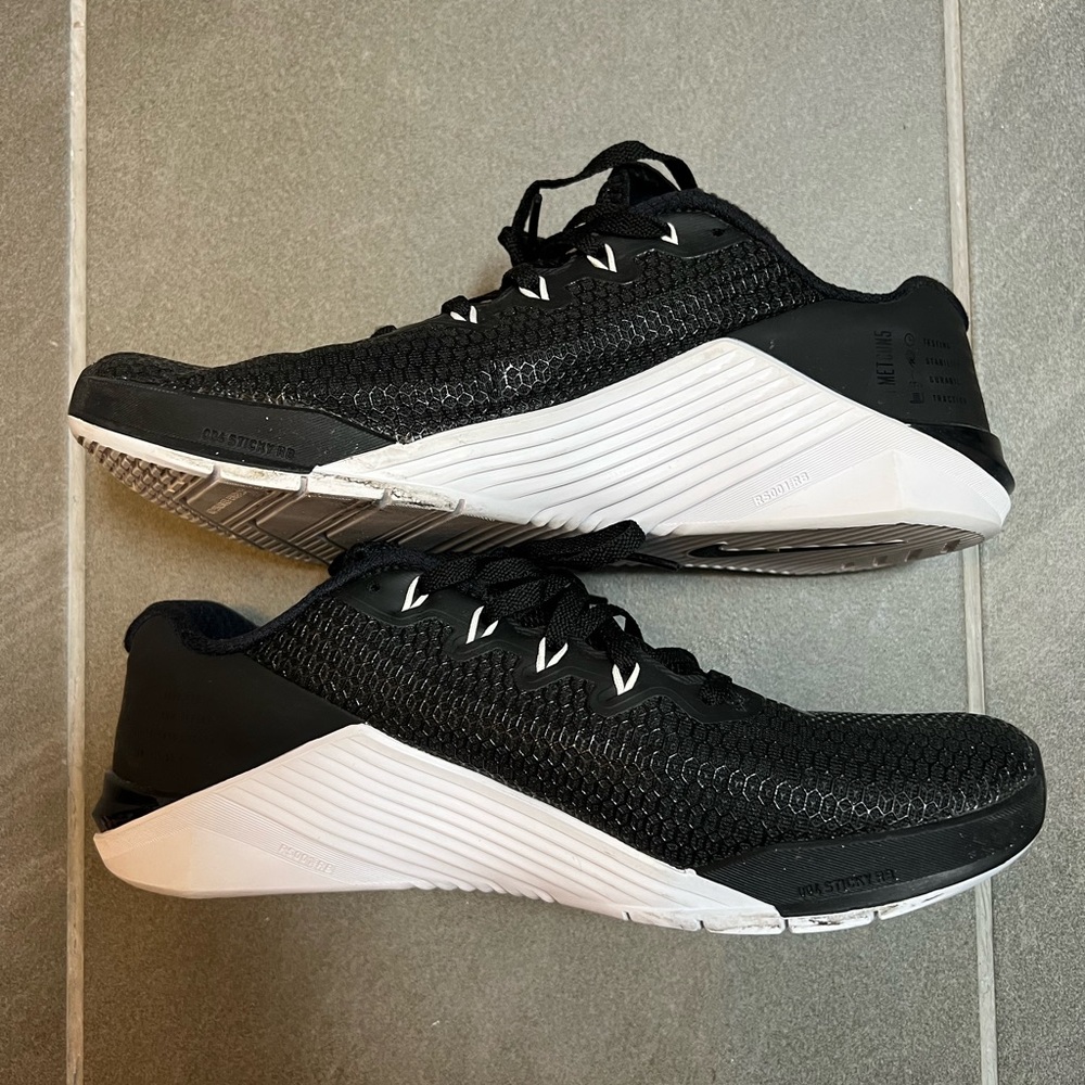 Nike women’s Metcon 5